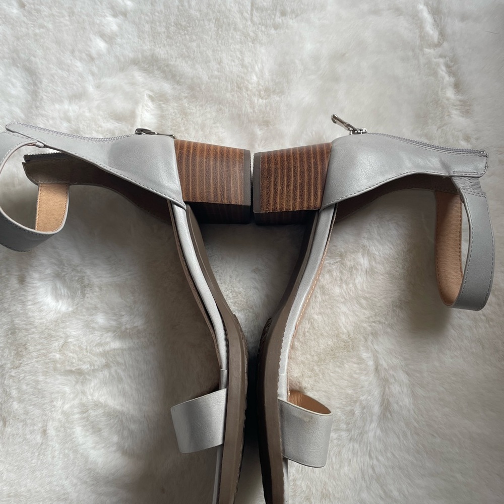 Taxi size 39 Women's Gray Sandals - Picture 3 of 8